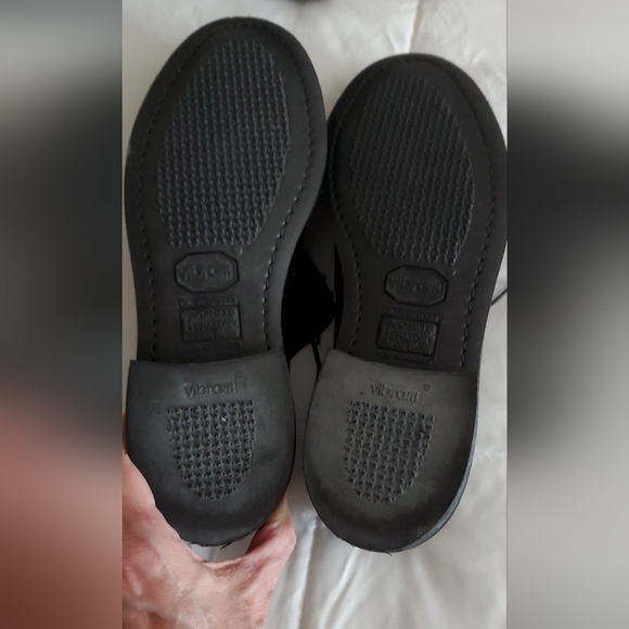 Never worn Vibram workshoe - Picture 3 of 4